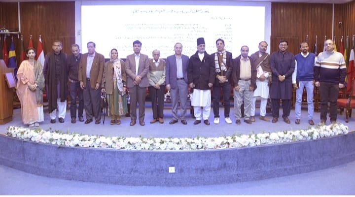 Poets honor a mind that shaped science, cherished words